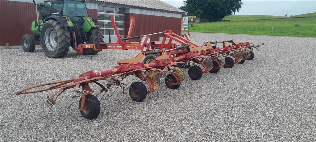 Schwader des Typs Lely LOTUS 1020 PROFI, Gebrauchtmaschine in Møldrup (Bild 1)