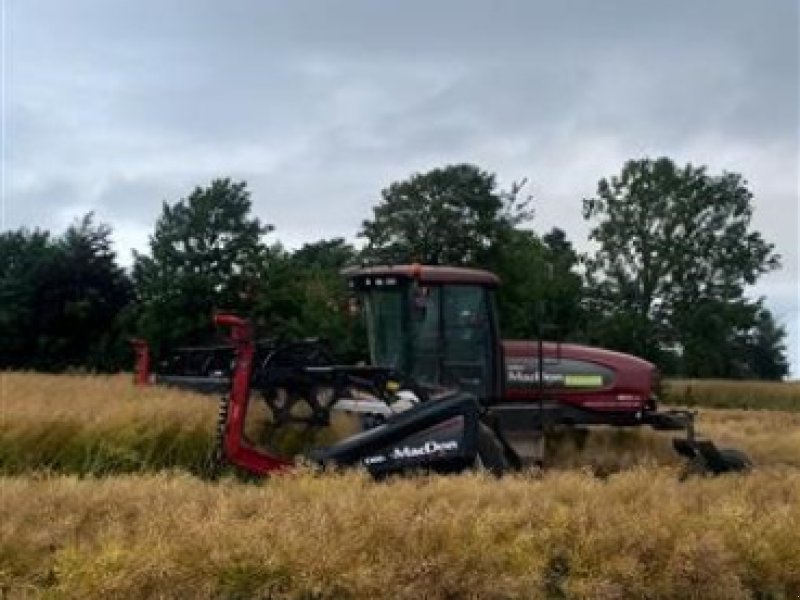 Schwader del tipo MacDon M150, Gebrauchtmaschine en Skærbæk