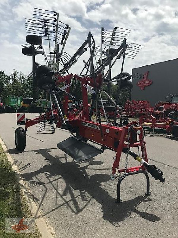 Schwader des Typs Massey Ferguson MF RK 762 TRC / Fella JURAS 801, Neumaschine in Oederan (Bild 3)