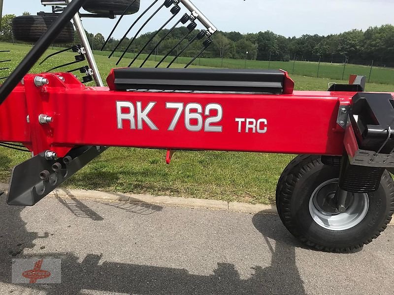 Schwader des Typs Massey Ferguson MF RK 762 TRC / Fella JURAS 801, Neumaschine in Oederan (Bild 2)