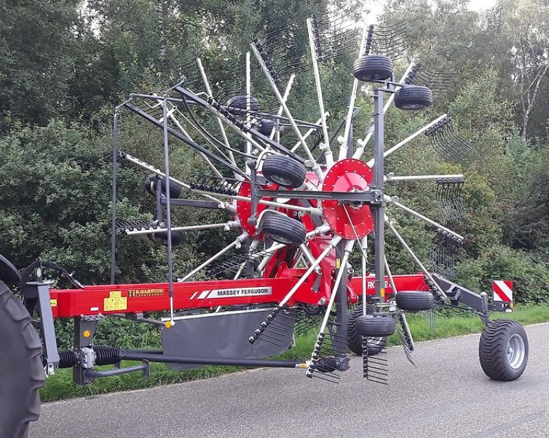 Schwader van het type Massey Ferguson RK 1002 TRC, Neumaschine in Itterbeck (Foto 3)