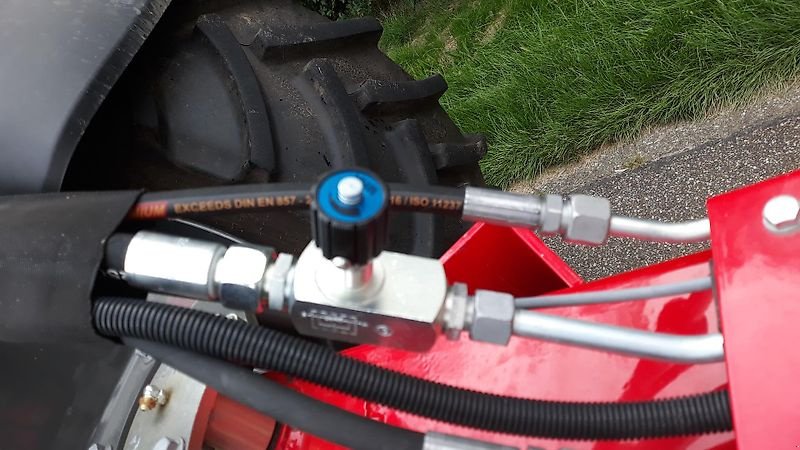 Schwader van het type Massey Ferguson RK 1002 TRC, Neumaschine in Itterbeck (Foto 21)