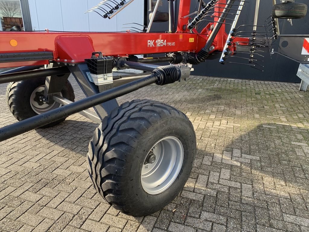 Schwader del tipo Massey Ferguson RK 1254 TRC-EC, Neumaschine en MARIENHEEM (Imagen 8)