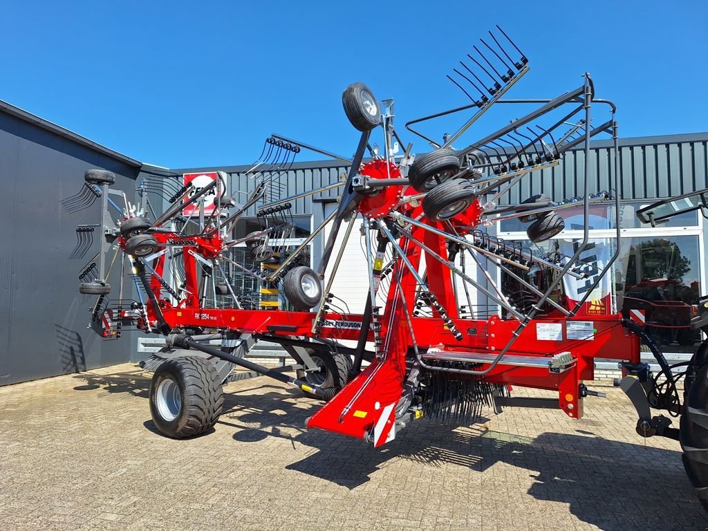 Schwader of the type Massey Ferguson RK 1254 TRC-EC, Neumaschine in MARIENHEEM (Picture 1)