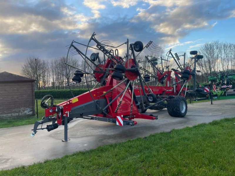 Schwader typu Massey Ferguson RK 1404 TRC-PRO, Gebrauchtmaschine w Vriezenveen