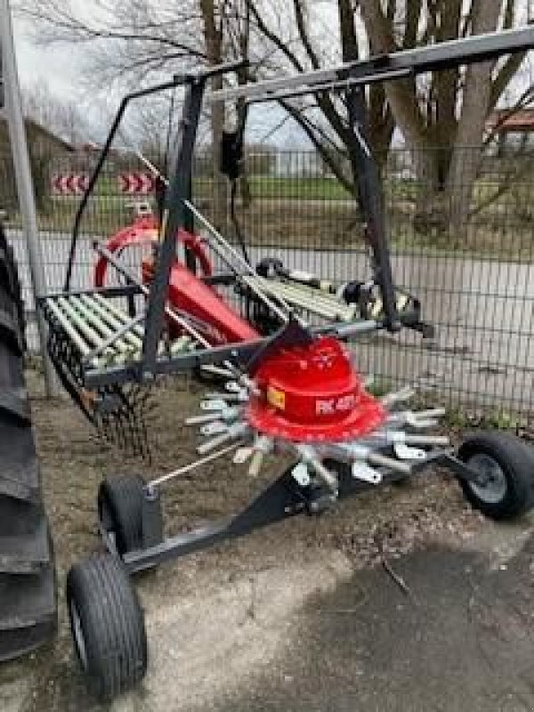 Schwader van het type Massey Ferguson RK 421 DN, Gebrauchtmaschine in Sulzbach Rosenberg (Foto 1)