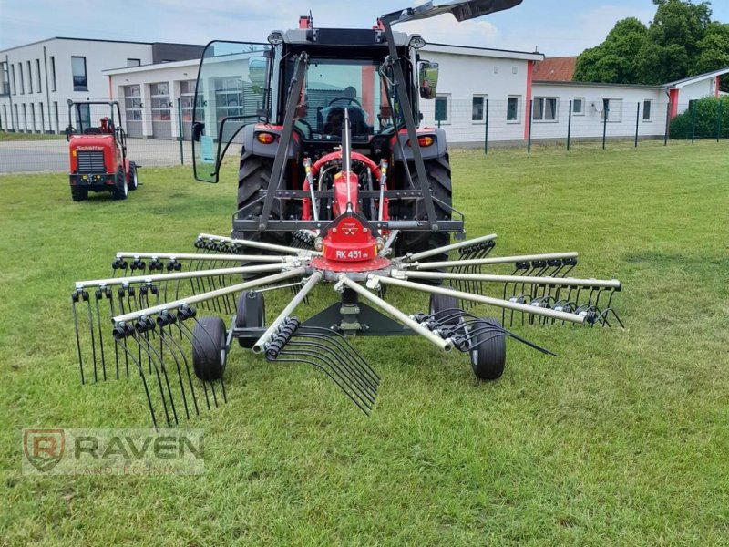 Schwader des Typs Massey Ferguson RK 451 DN, Neumaschine in Sulingen