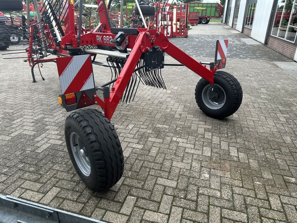 Schwader του τύπου Massey Ferguson RK 662-TRC, Neumaschine σε MARIENHEEM (Φωτογραφία 6)