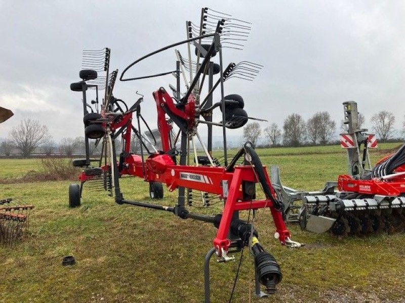 Schwader van het type Massey Ferguson RK 842 SD-TRC, Gebrauchtmaschine in PUSEY (Foto 1)