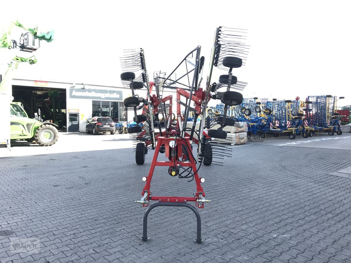 Schwader van het type Massey Ferguson RK672SD-TRC, Neumaschine in Burgkirchen (Foto 2)