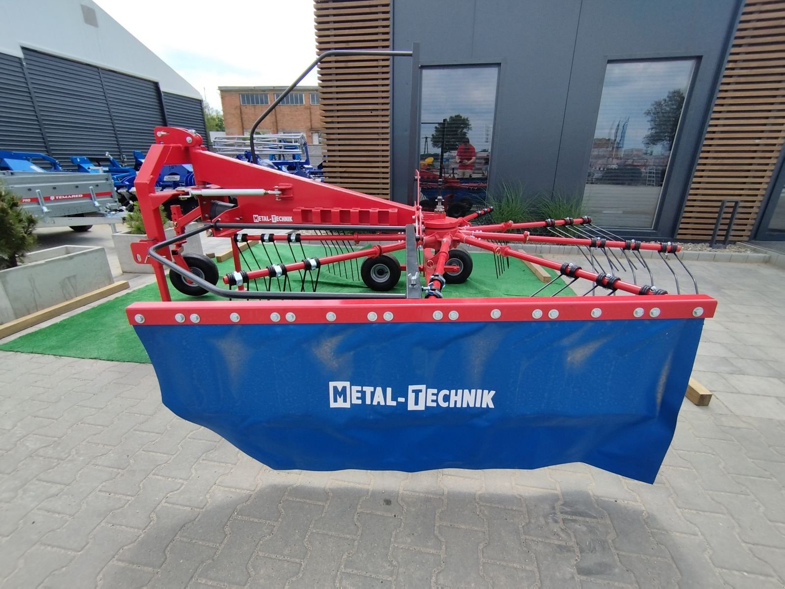 Schwader van het type Metal Technik Kreiselschwader 3,5m oder 4,2m Schwader Kreiselheuer Heuschwader mit Stützrad, Neumaschine in Neuhardenberg (Foto 1)