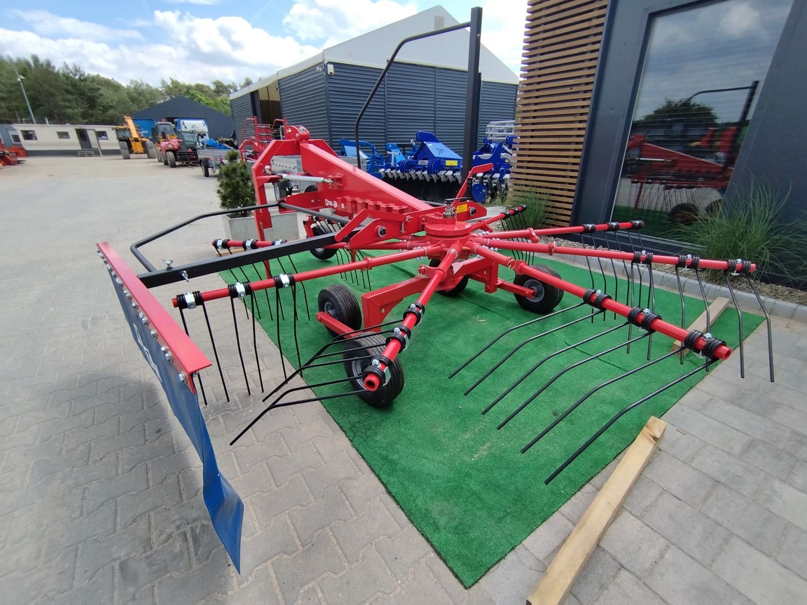 Schwader типа Metal Technik Kreiselschwader 3,5m oder 4,2m Schwader Kreiselheuer Heuschwader mit Stützrad, Neumaschine в Neuhardenberg (Фотография 2)