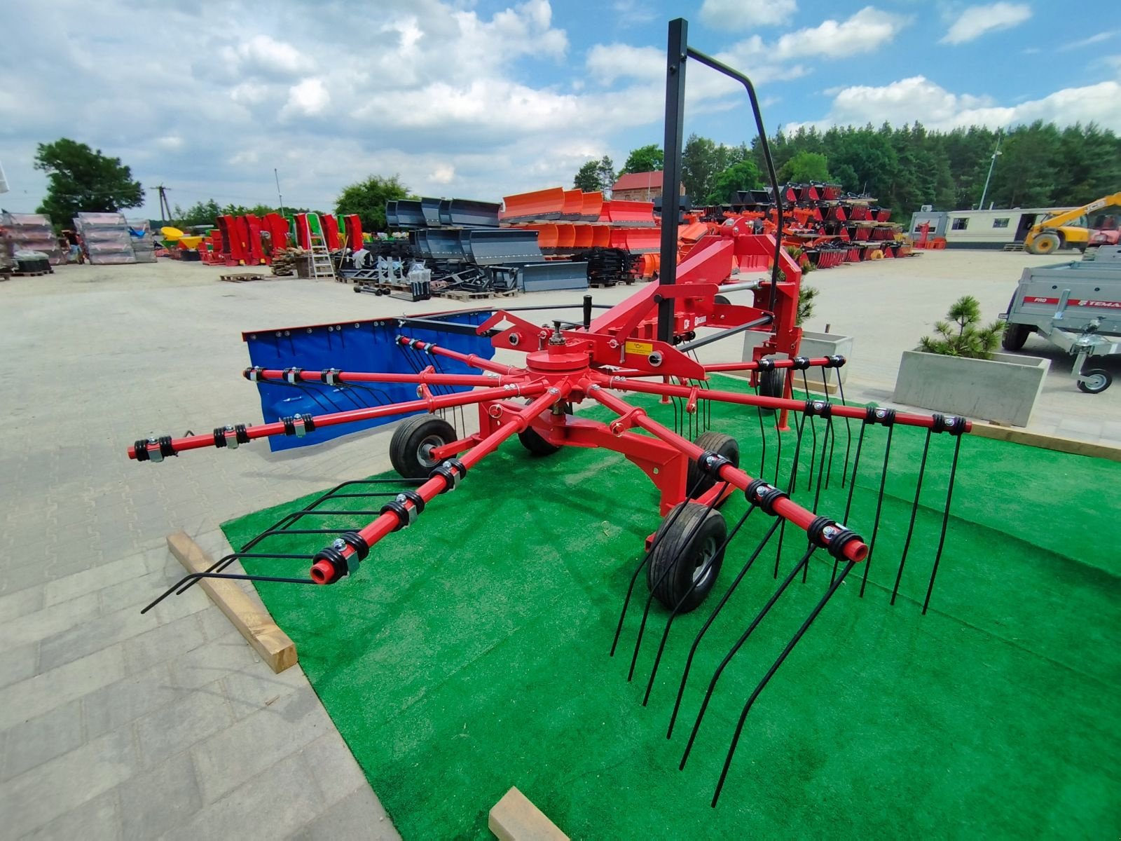 Schwader типа Metal Technik Kreiselschwader 3,5m oder 4,2m Schwader Kreiselheuer Heuschwader mit Stützrad, Neumaschine в Neuhardenberg (Фотография 4)