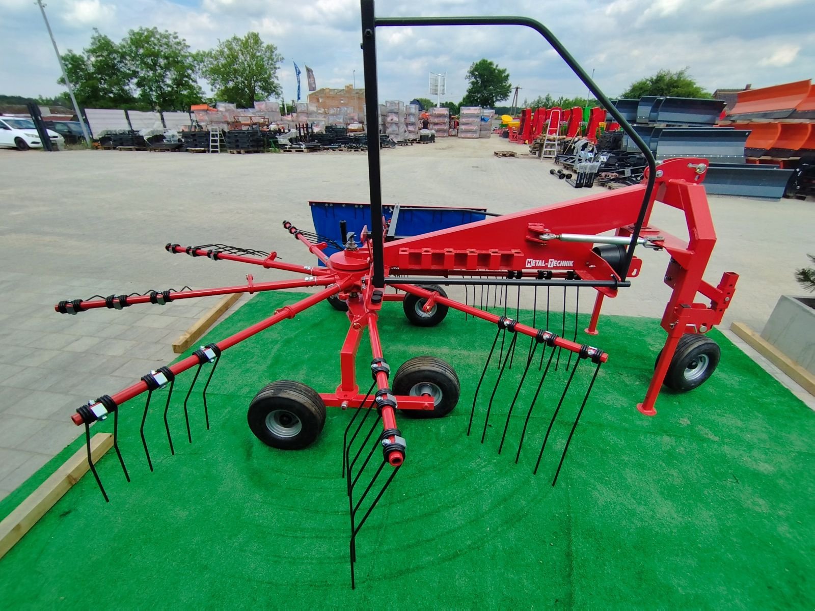 Schwader des Typs Metal Technik Kreiselschwader 3,5m oder 4,2m Schwader Kreiselheuer Heuschwader mit Stützrad, Neumaschine in Neuhardenberg (Bild 7)