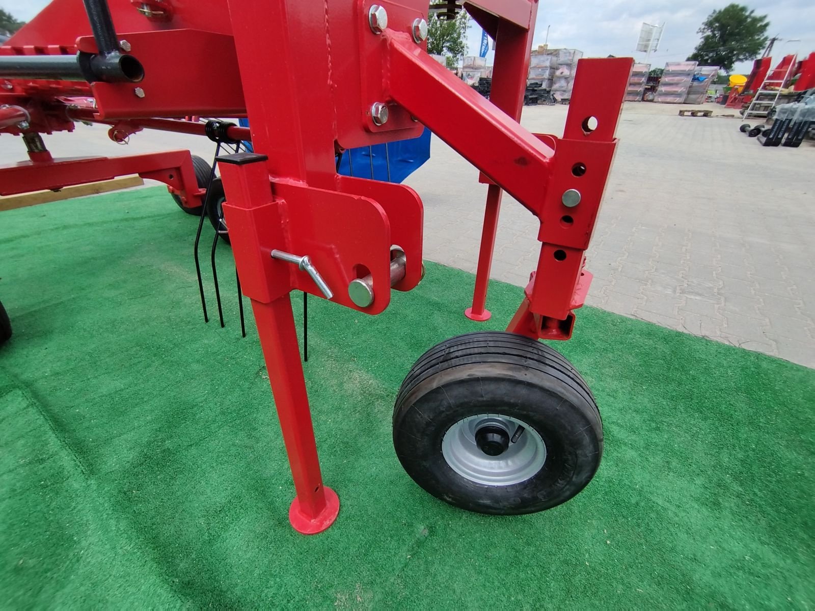 Schwader a típus Metal Technik Kreiselschwader 3,5m oder 4,2m Schwader Kreiselheuer Heuschwader mit Stützrad, Neumaschine ekkor: Neuhardenberg (Kép 8)