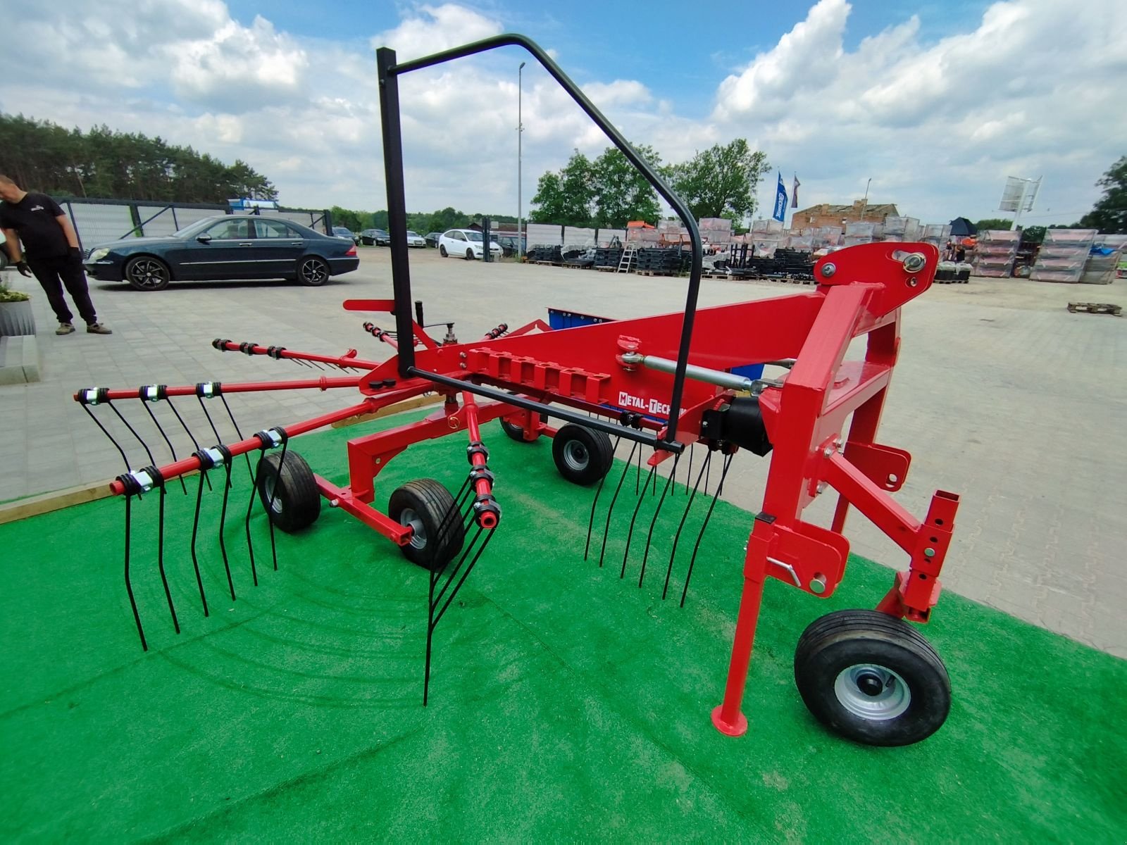 Schwader типа Metal Technik Kreiselschwader 3,5m oder 4,2m Schwader Kreiselheuer Heuschwader mit Stützrad, Neumaschine в Neuhardenberg (Фотография 9)