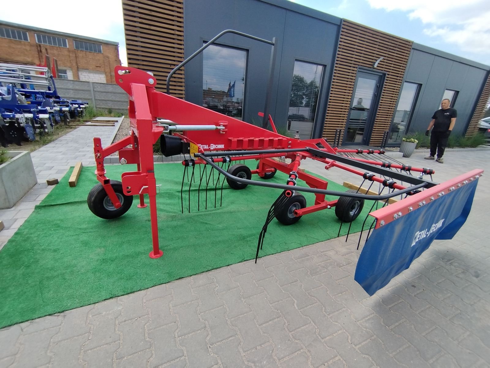 Schwader des Typs Metal Technik Kreiselschwader 3,5m oder 4,2m Schwader Kreiselheuer Heuschwader mit Stützrad, Neumaschine in Neuhardenberg (Bild 13)