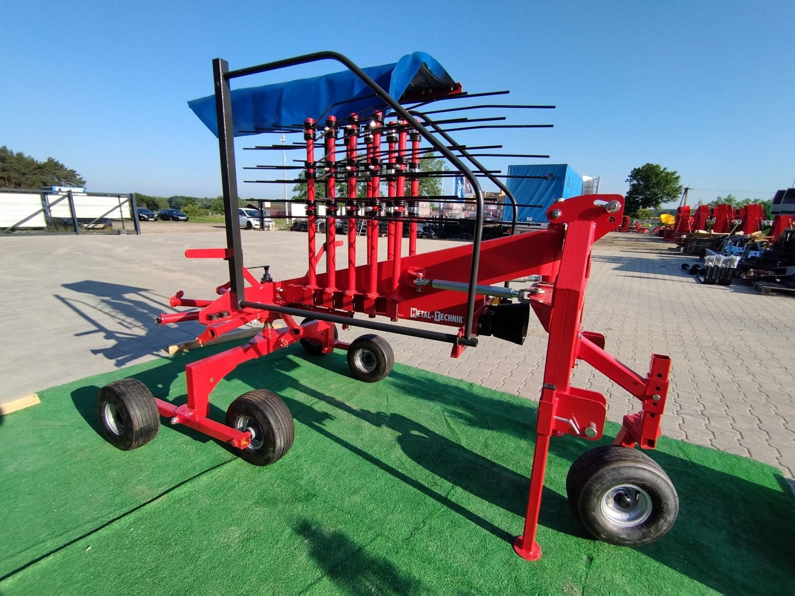 Schwader a típus Metal Technik Kreiselschwader 3,5m oder 4,2m Schwader Kreiselheuer Heuschwader mit Stützrad, Neumaschine ekkor: Neuhardenberg (Kép 16)