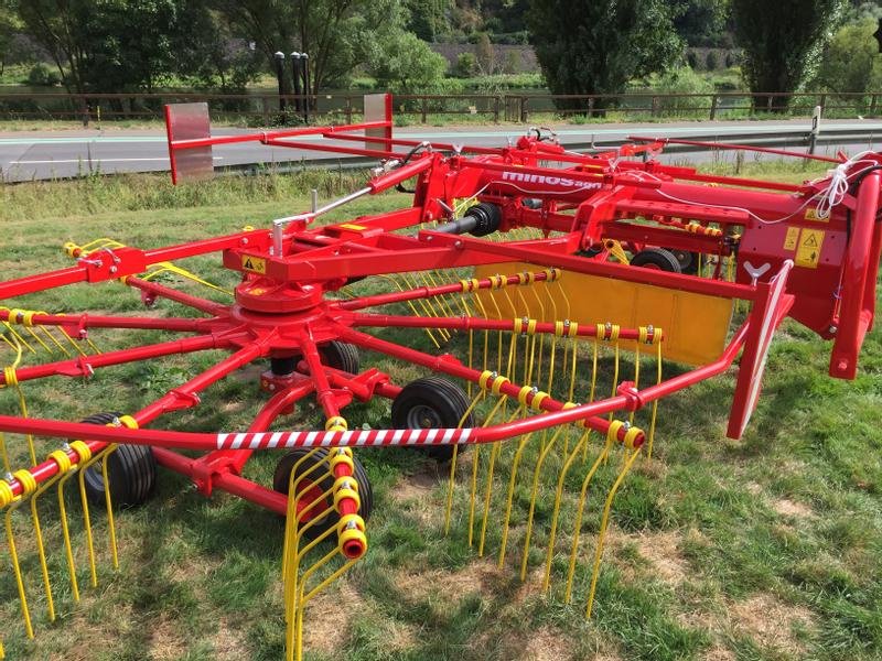 Schwader des Typs Minos Agri Zweikreiselschwader T-COT 655 **NEU**, Neumaschine in Münstermaifeld (Bild 3)