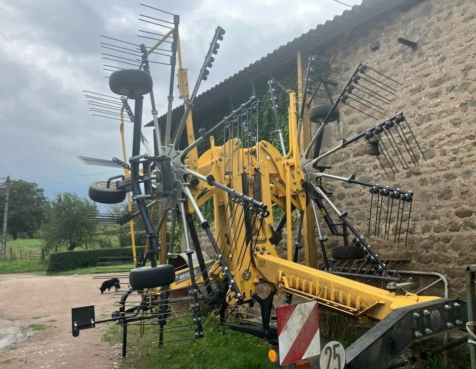 Schwader des Typs New Holland NEW HOLLAND PROROTOR C 760, Gebrauchtmaschine in AUTUN (Bild 2)