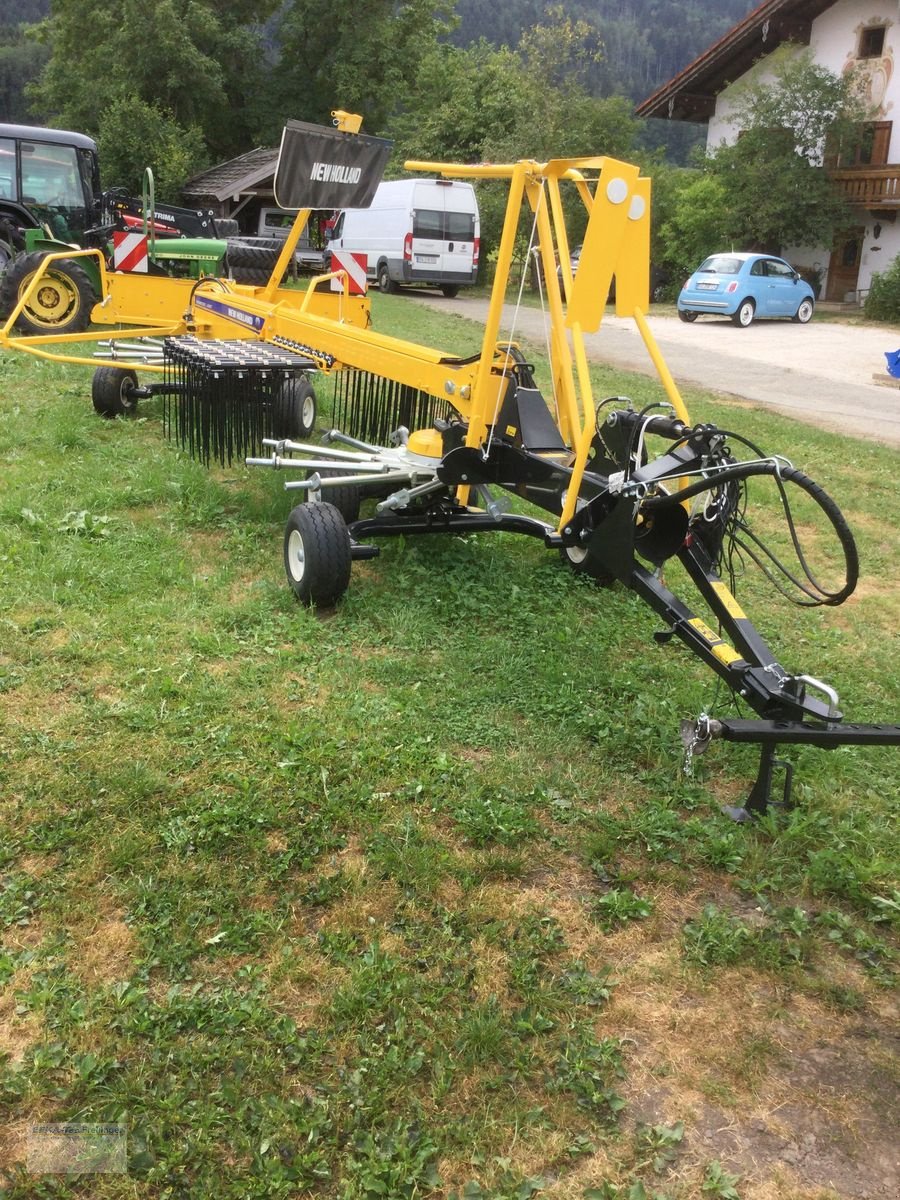 Schwader van het type New Holland Prorotor L640T Auto Steer, Neumaschine in Obing (Foto 8)