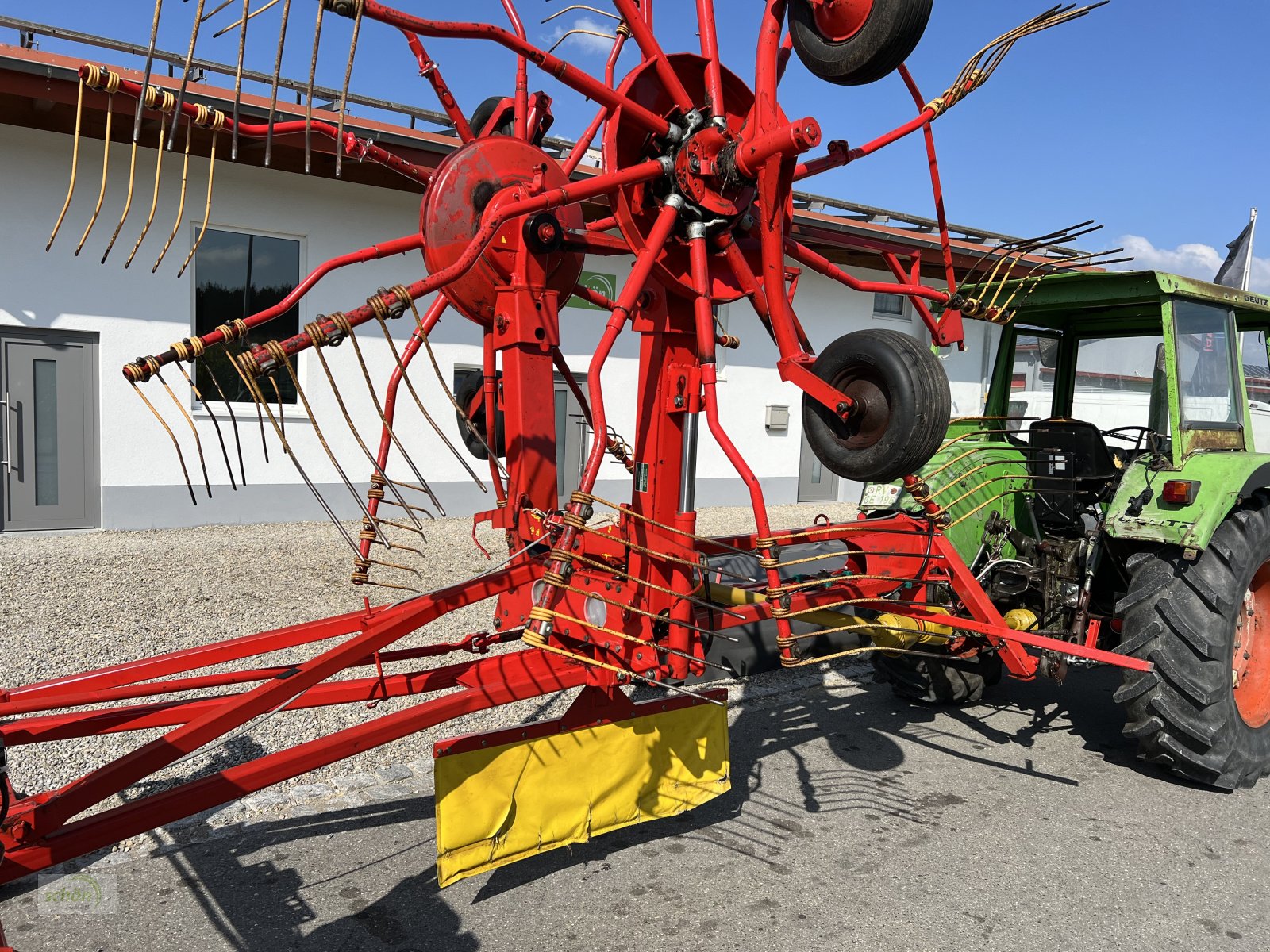 Schwader typu Niemeyer RS 620 - ein wendiger Mittelschwader mit Zwangslenkung, Gebrauchtmaschine v Burgrieden (Obrázok 9)