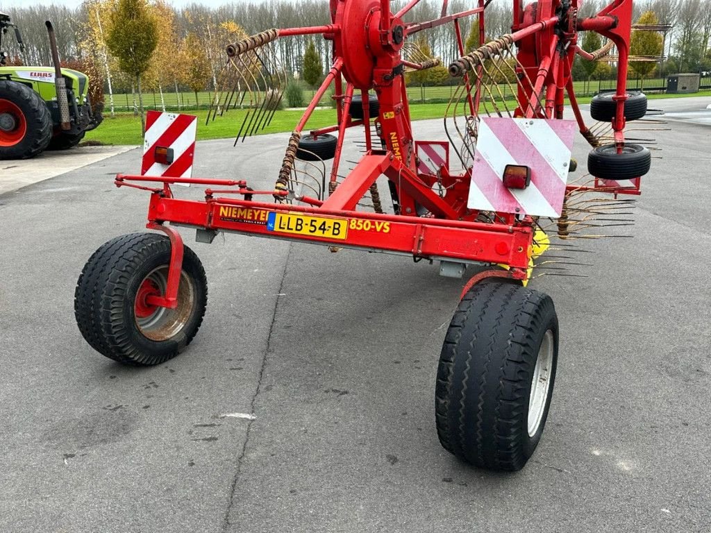 Schwader des Typs Niemeyer Twin 850 VS, Gebrauchtmaschine in BENNEKOM (Bild 9)