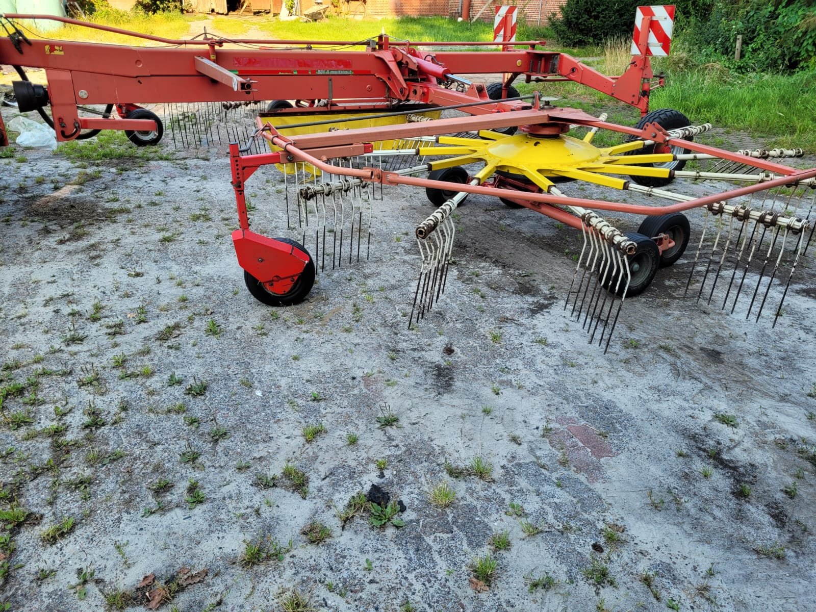 Schwader Türe ait Pöttinger 881 A Multitast, Gebrauchtmaschine içinde Grasberg (resim 3)