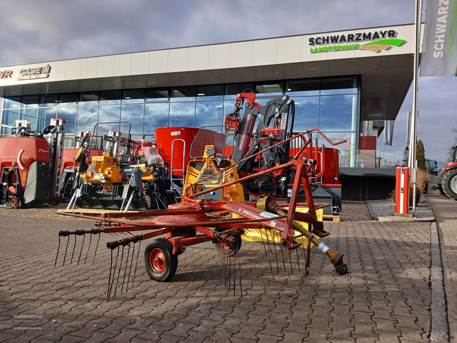 Schwader of the type Pöttinger Einkreiselschwader, Gebrauchtmaschine in Aurolzmünster (Picture 1)