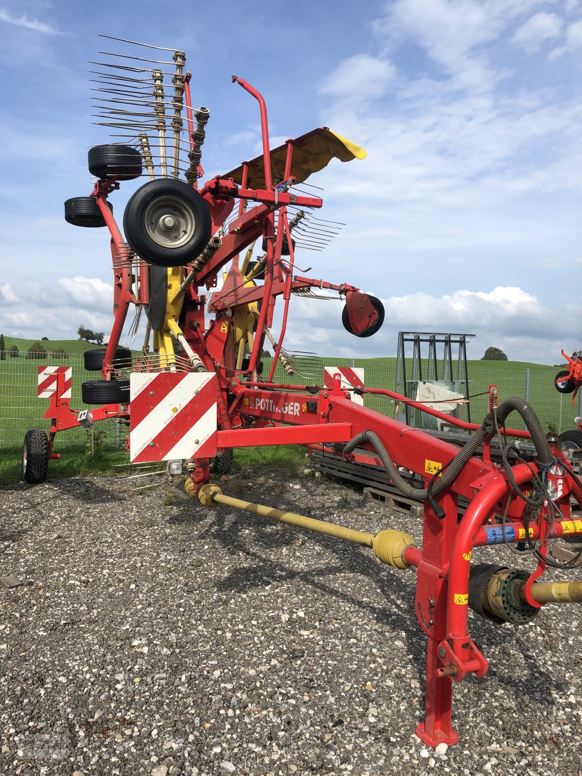 Schwader des Typs Pöttinger Eurotop 801 A Multitast, Gebrauchtmaschine in Altusried-Kimratshofen (Bild 3)