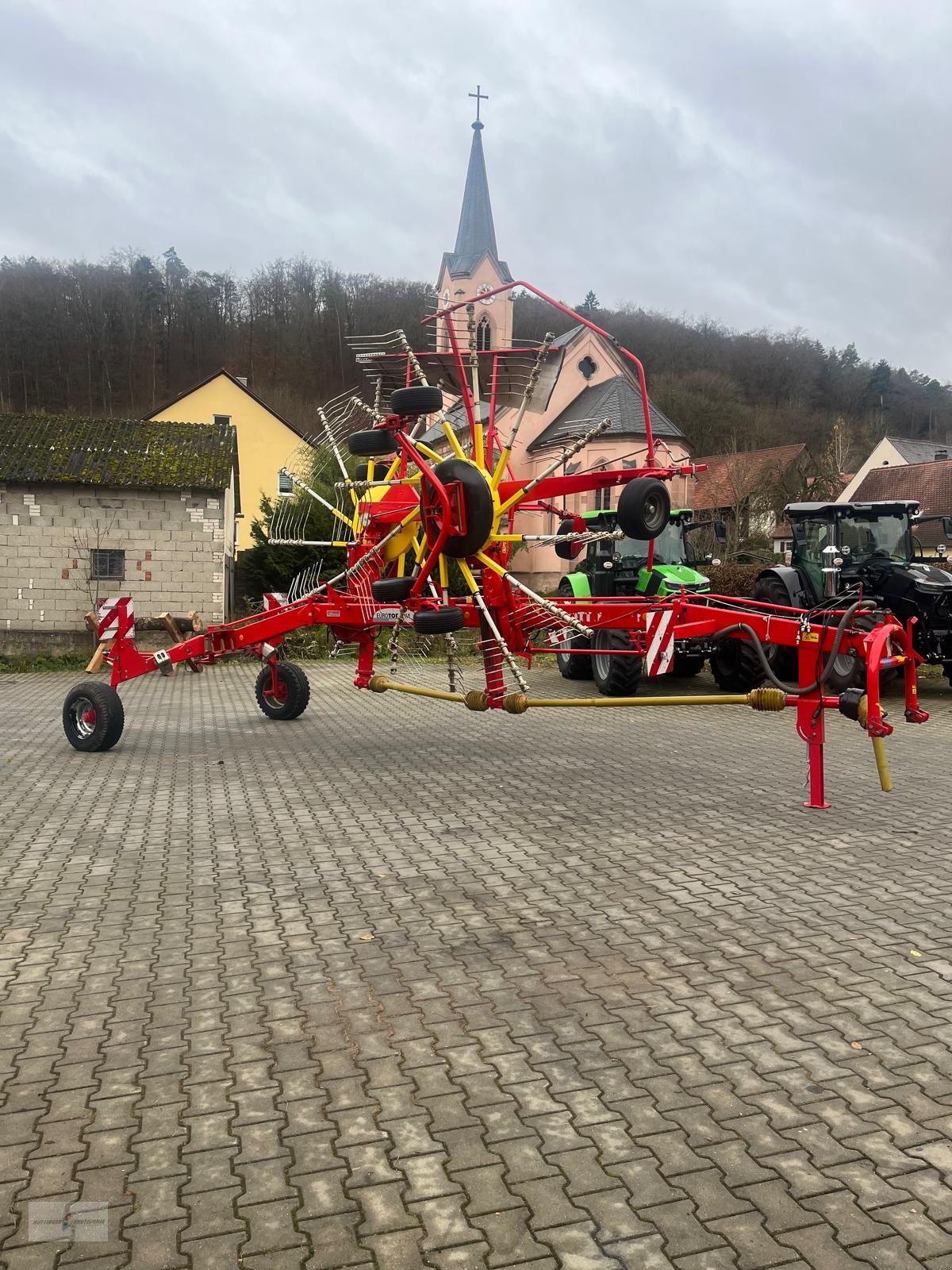 Schwader del tipo Pöttinger Eurotop 801 A Multitast, Gebrauchtmaschine en Treuchtlingen (Imagen 2)