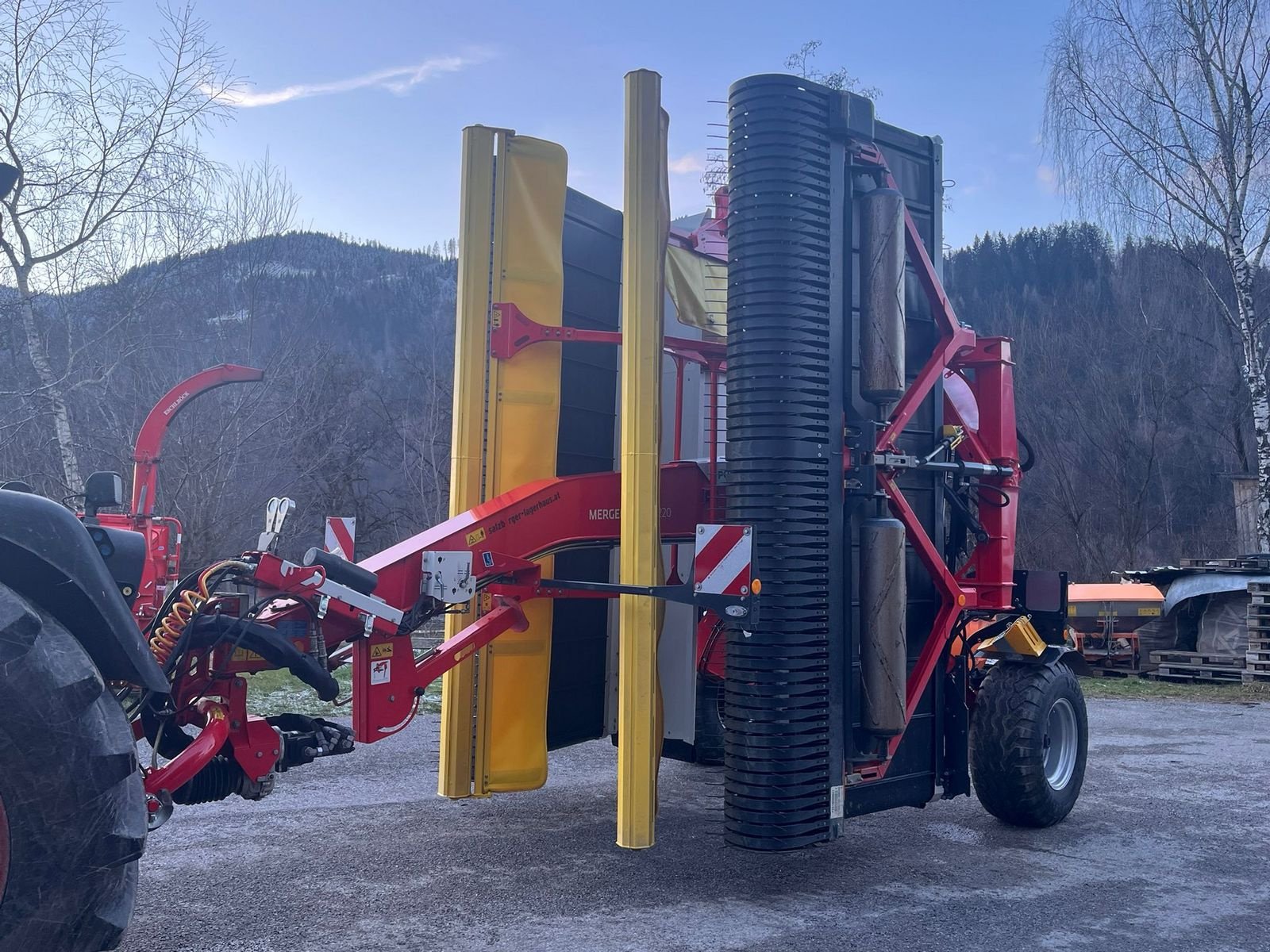 Schwader des Typs Pöttinger Mergento VT 9220, Gebrauchtmaschine in St. Johann (Bild 4)