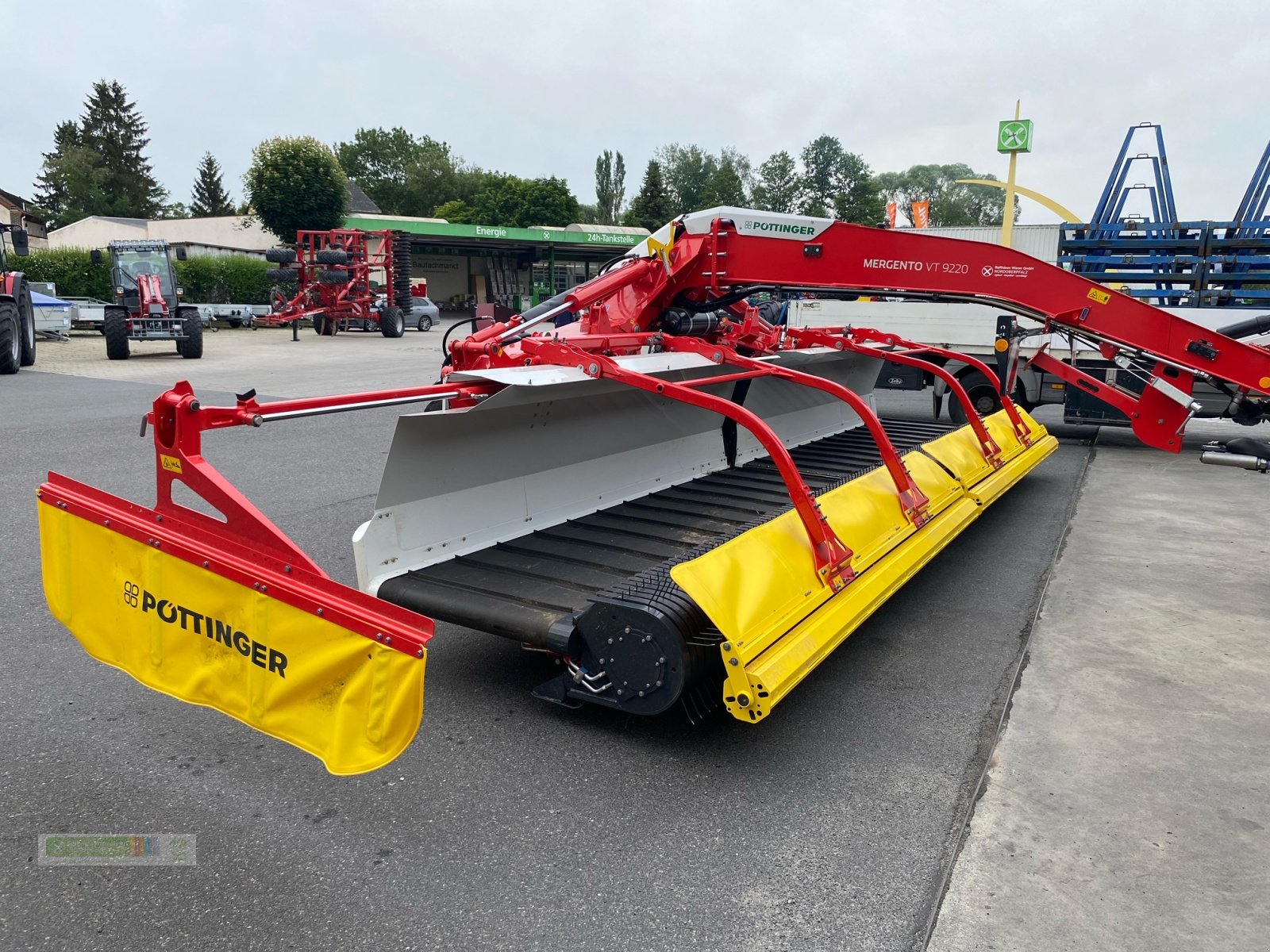 Schwader van het type Pöttinger Mergento VT 9220, Neumaschine in Tirschenreuth (Foto 2)