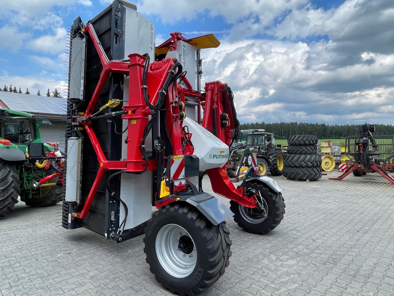 Schwader des Typs Pöttinger Mergento VT9220, Gebrauchtmaschine in Burglengenfeld (Bild 2)