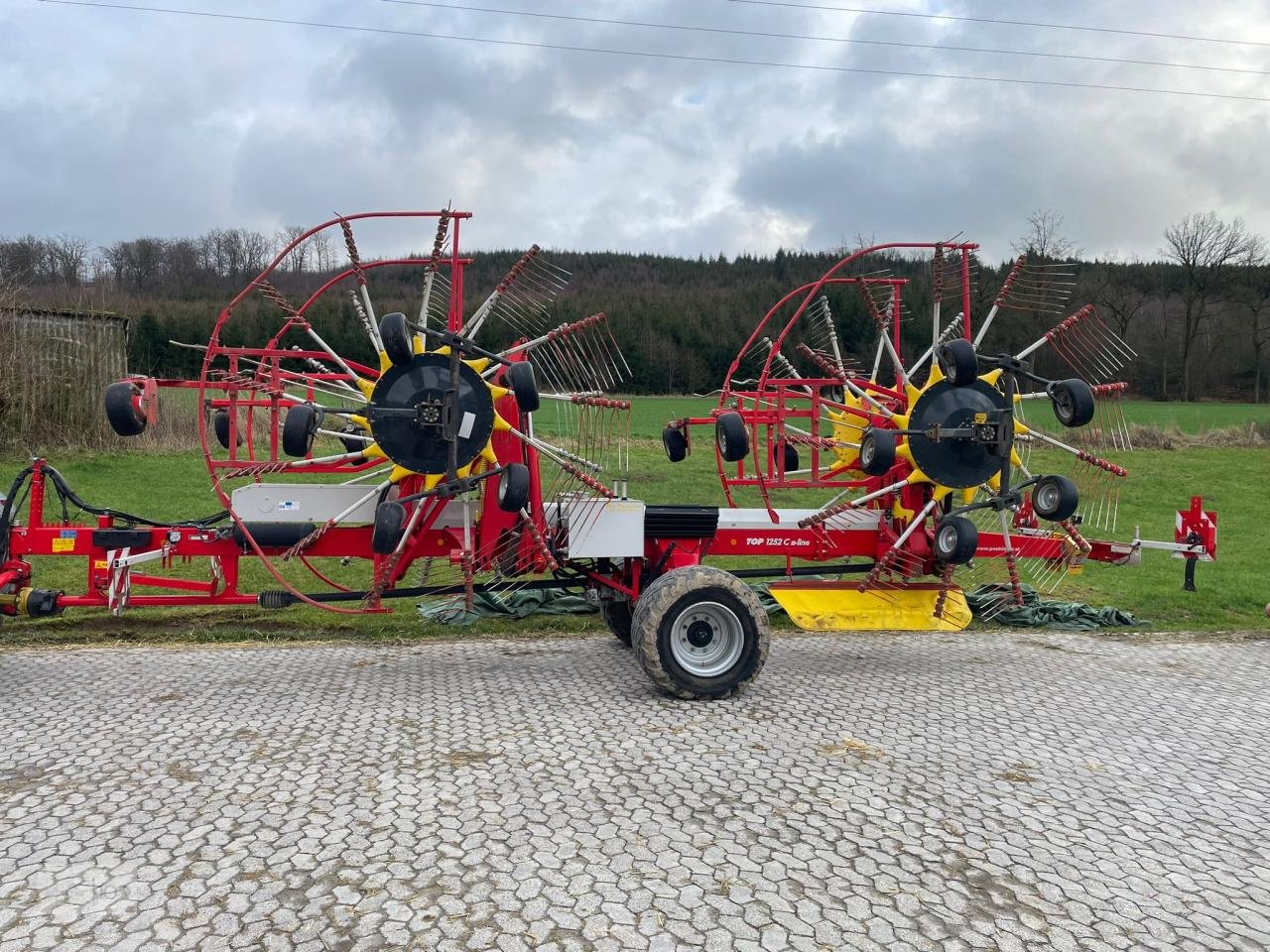 Schwader типа Pöttinger TOP 1252 c s-line, Gebrauchtmaschine в Eslohe–Bremke (Фотография 2)