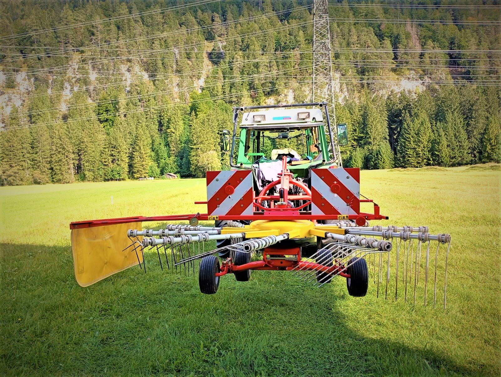 Schwader des Typs Pöttinger Top 340 N, Gebrauchtmaschine in Murnau (Bild 5)