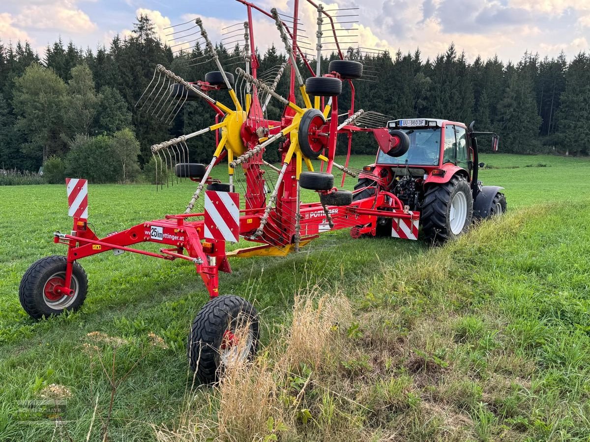 Schwader des Typs Pöttinger TOP 701 A, Gebrauchtmaschine in Aurolzmünster (Bild 1)