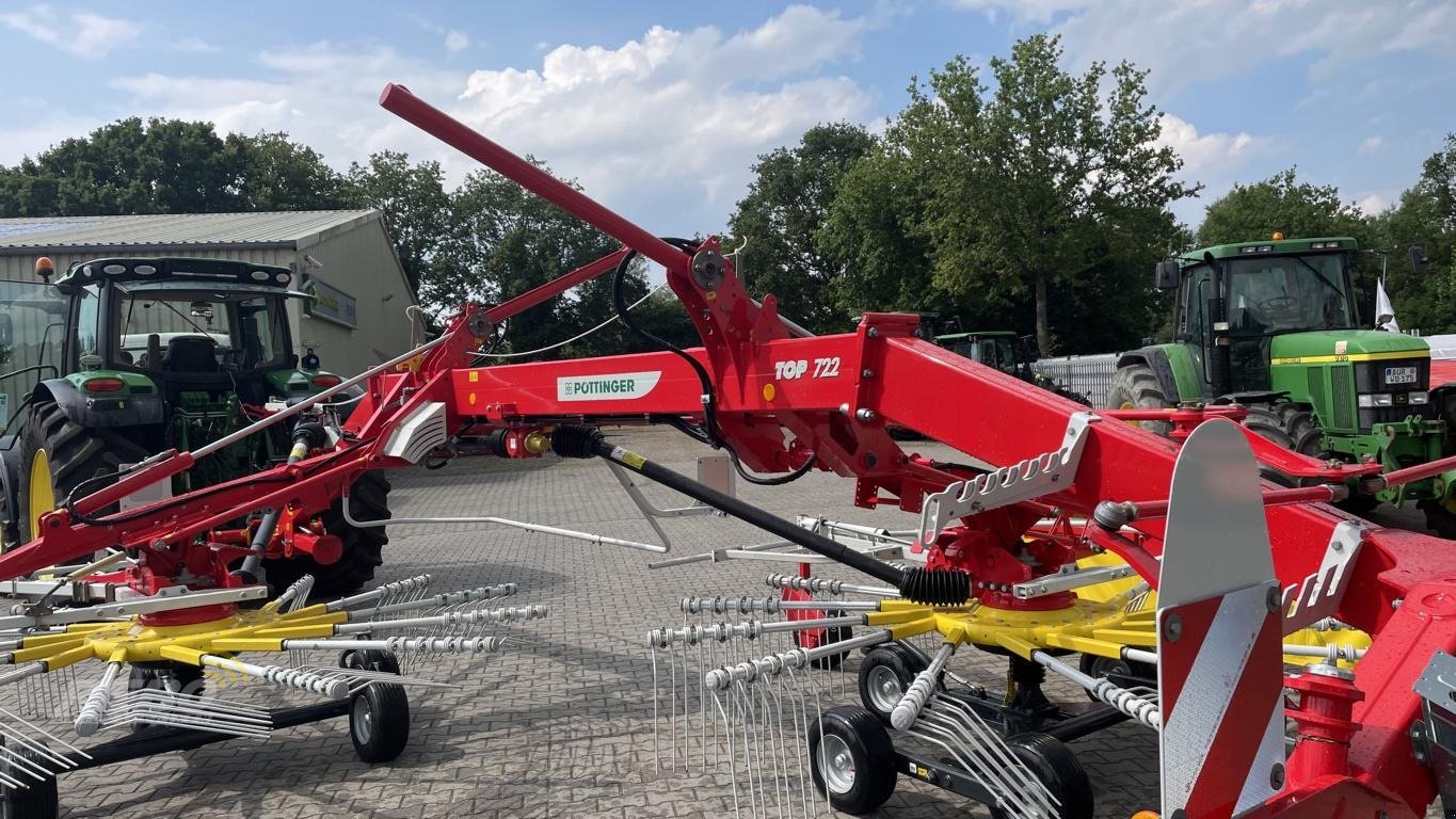 Schwader van het type Pöttinger TOP 722, Neumaschine in Aurich (Foto 14)