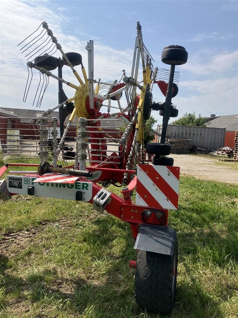 Schwader typu Pöttinger TOP 762 C Vidvinkel pto og støtte hjul foran rotor, Gebrauchtmaschine w Thisted (Zdjęcie 3)