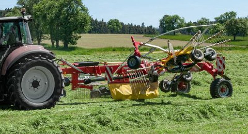 Schwader des Typs Pöttinger Top 762 C, Neumaschine in Berndorf (Bild 3)