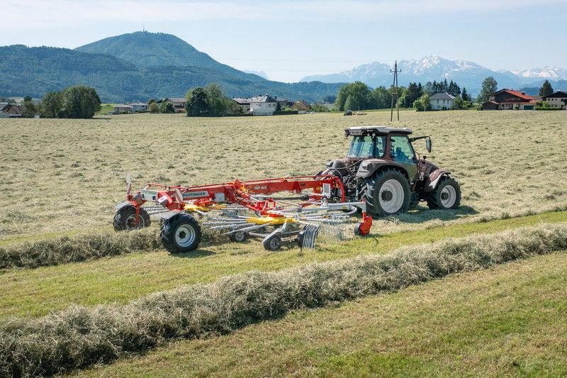 Schwader des Typs Pöttinger Top 762 C, Neumaschine in Berndorf (Bild 1)