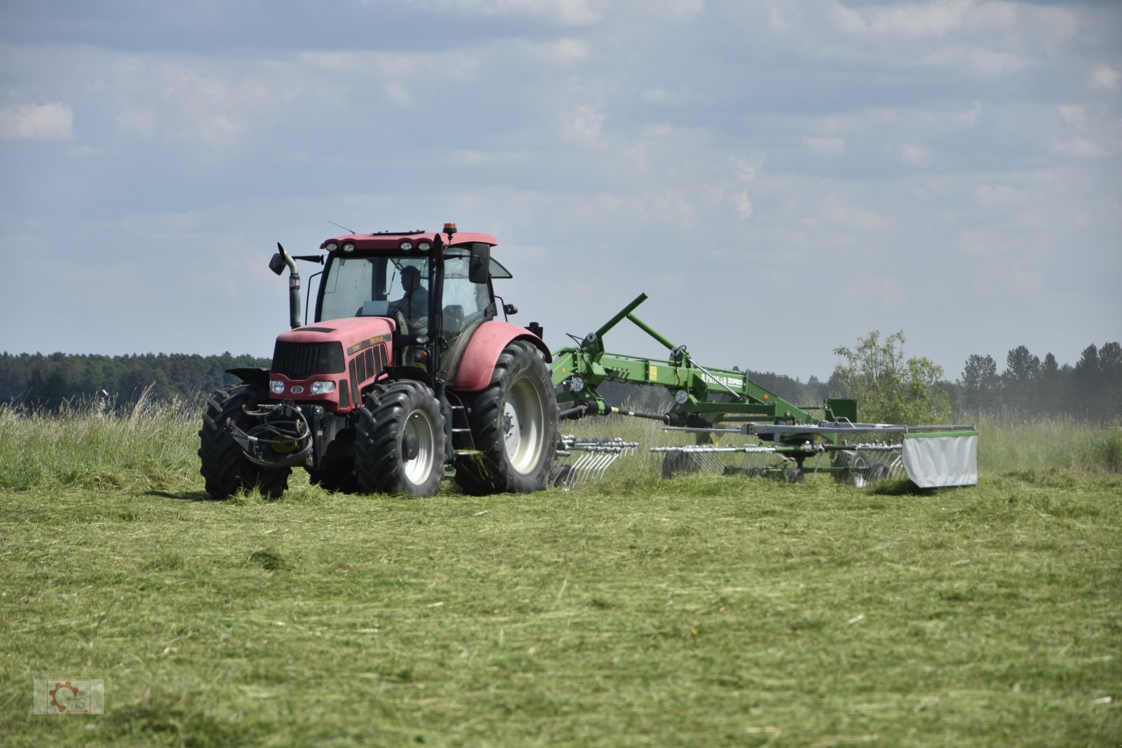 Schwader des Typs PRONAR ZKP 801 8m Seitenschwader Doppelschwader, Neumaschine in Tiefenbach (Bild 3)