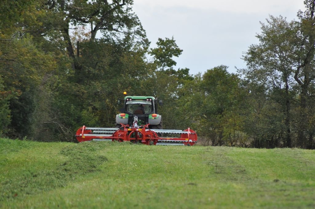 Schwader del tipo Repossi Andaineur Frontal ou Porté arrière 6 M Disponible, Gebrauchtmaschine en BEAUREPAIRE (Imagen 5)