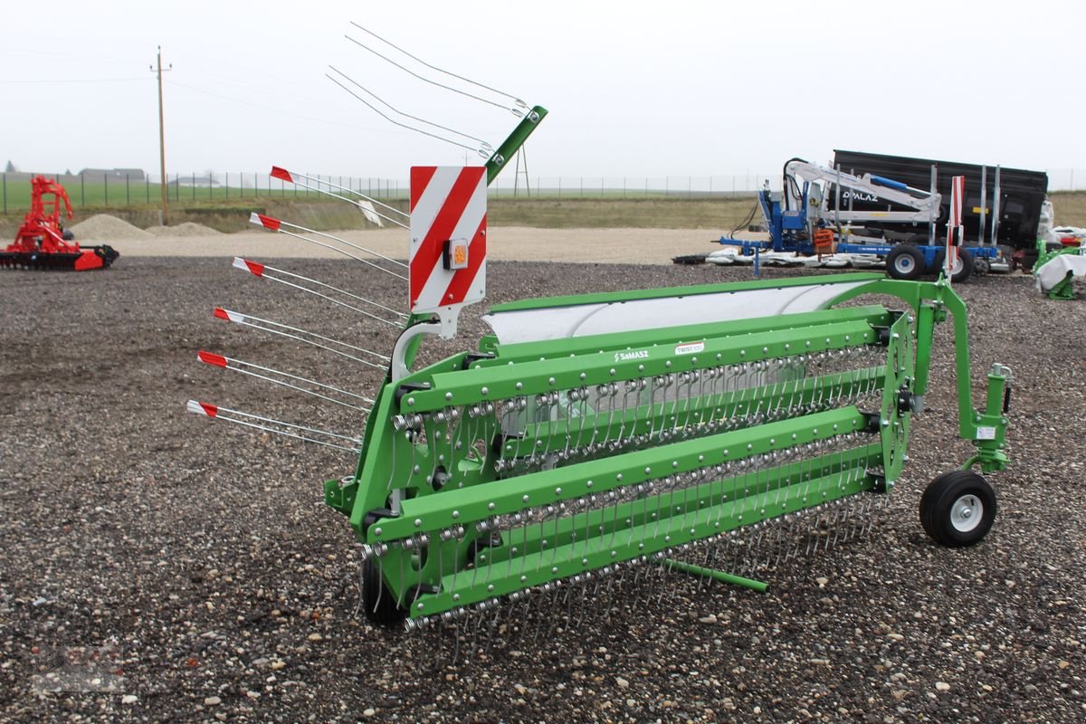 Schwader des Typs SaMASZ Kammschwader Twist 300, Neumaschine in Eberschwang (Bild 8)