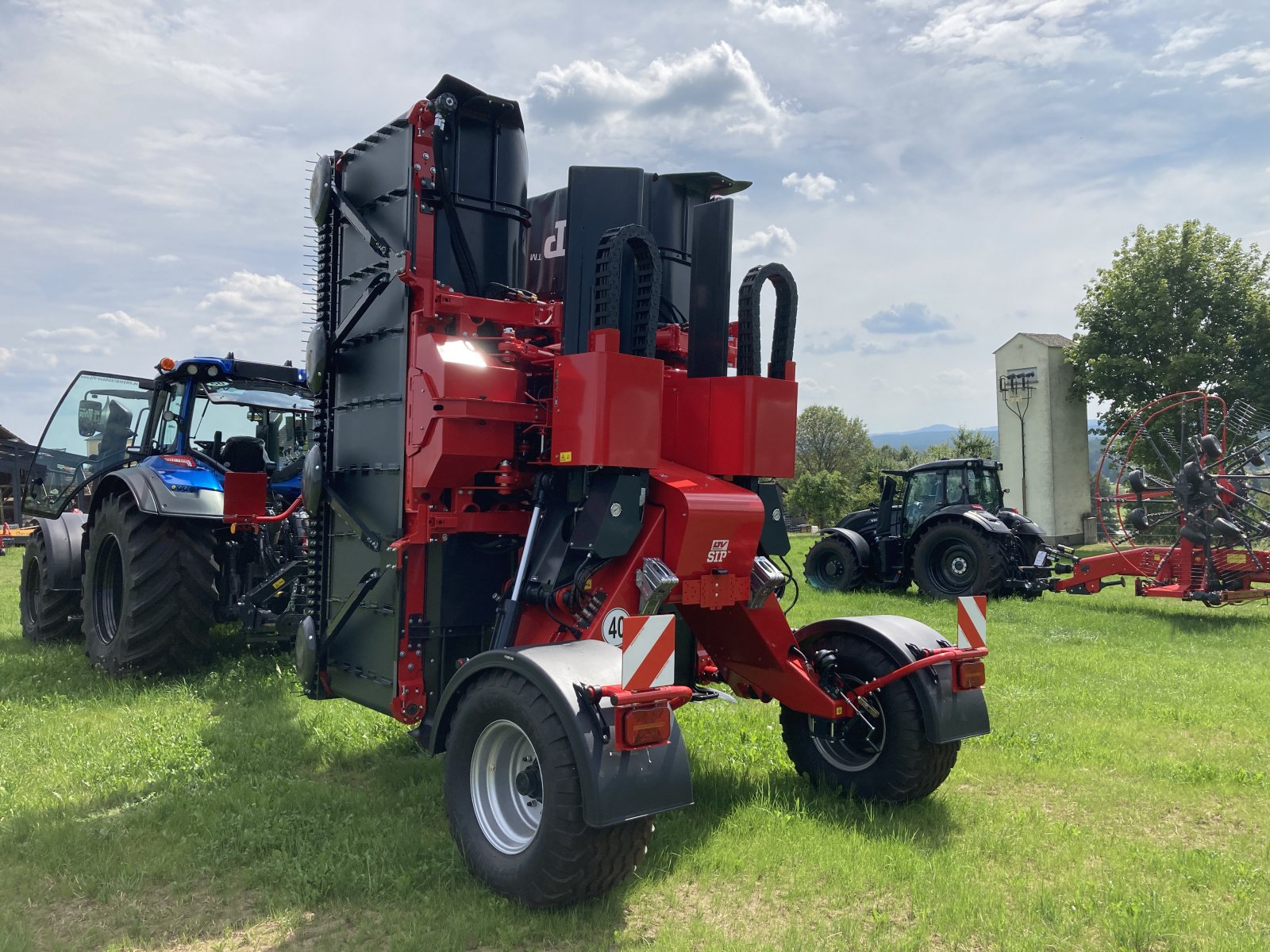 Schwader tipa SIP AIR T 900 Bandschwader, Neumaschine u Bodenwöhr/ Taxöldern (Slika 2)