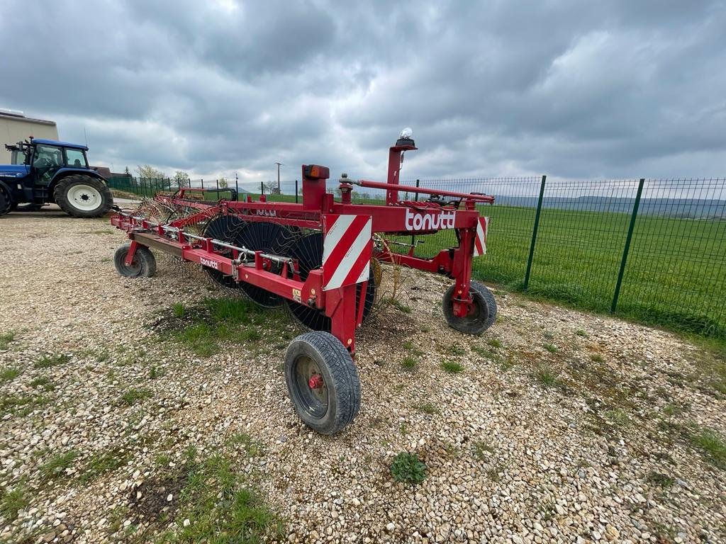 Schwader van het type Tonutti Dominator v 14pro, Gebrauchtmaschine in Lalœuf (Foto 2)