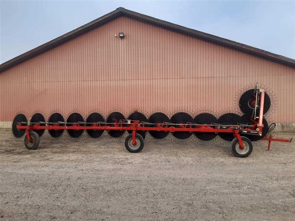 Schwader van het type Tonutti T13, Gebrauchtmaschine in Nykøbing Mors (Foto 2)