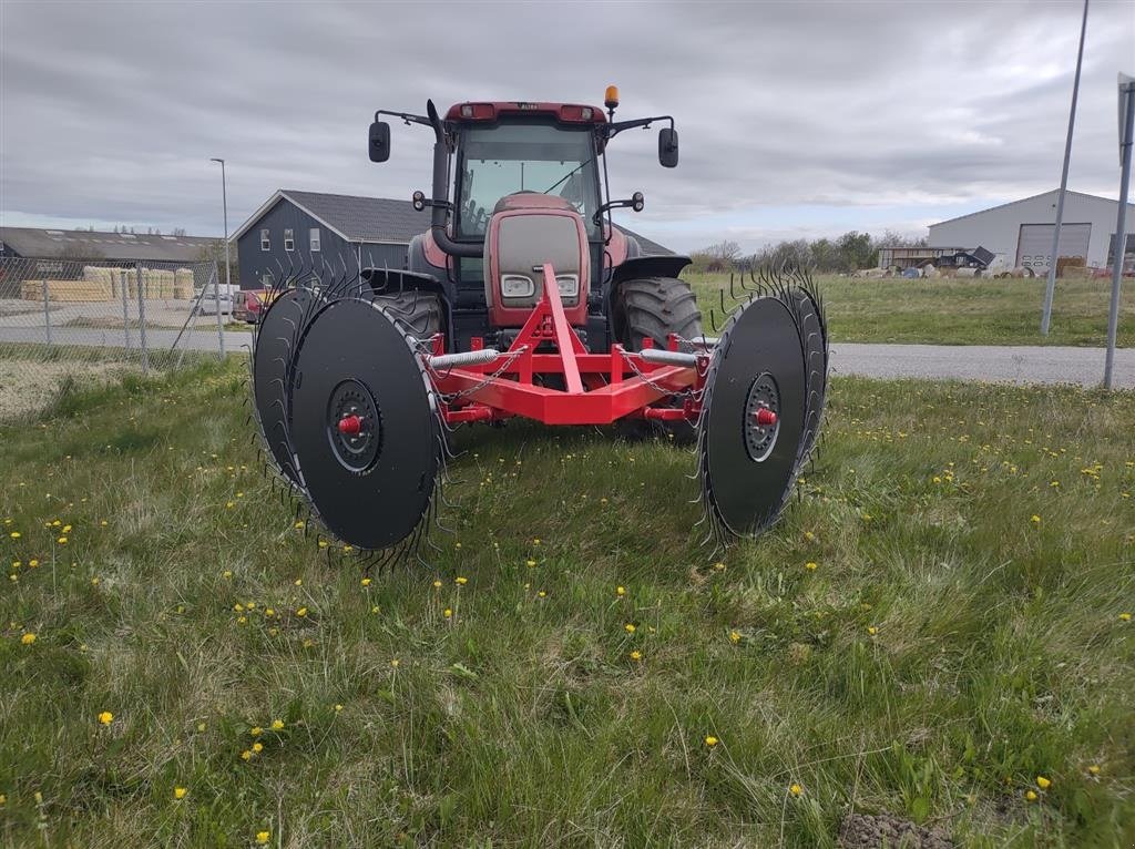 Schwader des Typs Tonutti VF4 frontrive, Gebrauchtmaschine in Randers Sv (Bild 2)