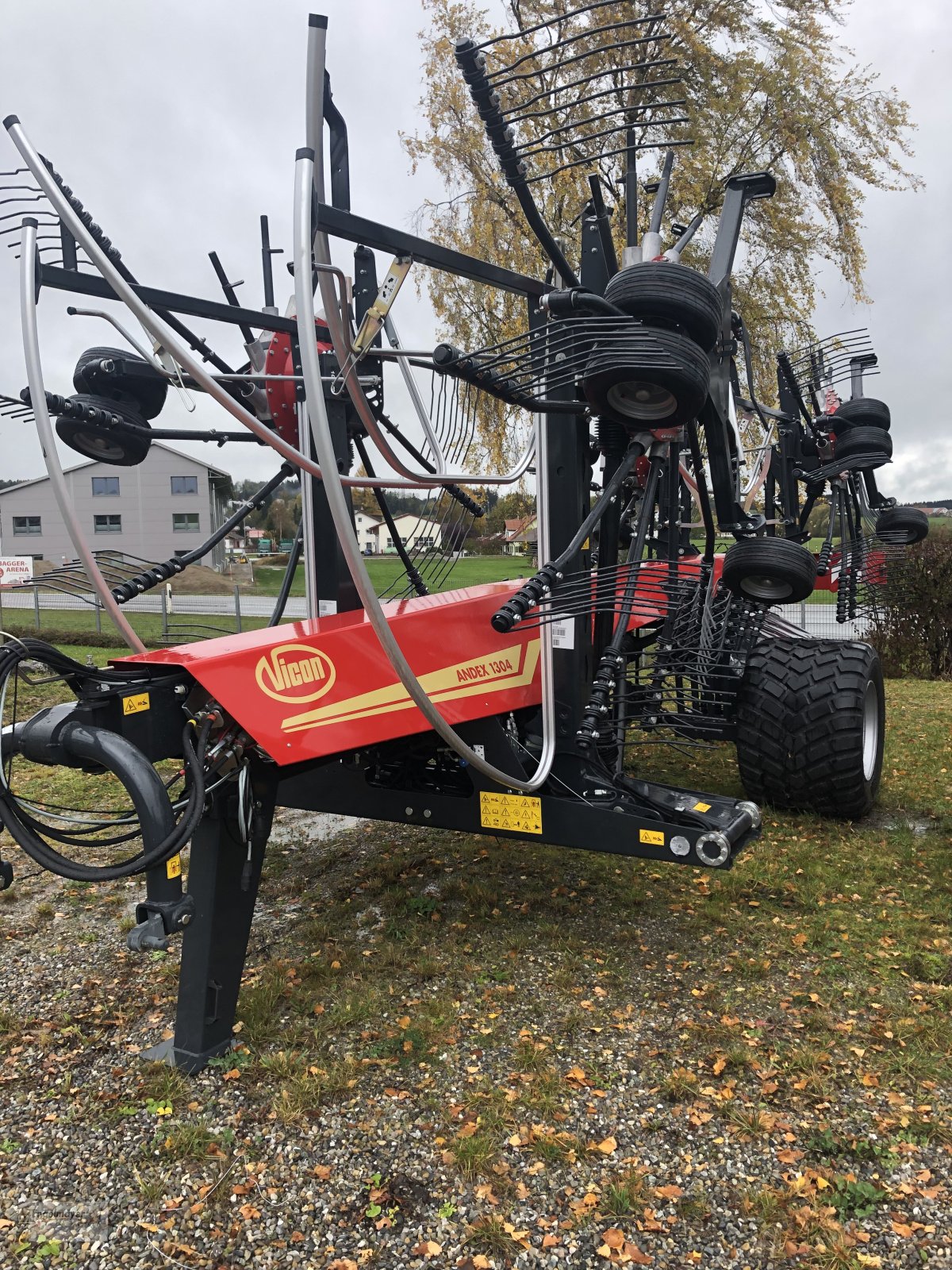 Schwader van het type Vicon Andex 1304, Neumaschine in Altusried-Kimratshofen (Foto 1)