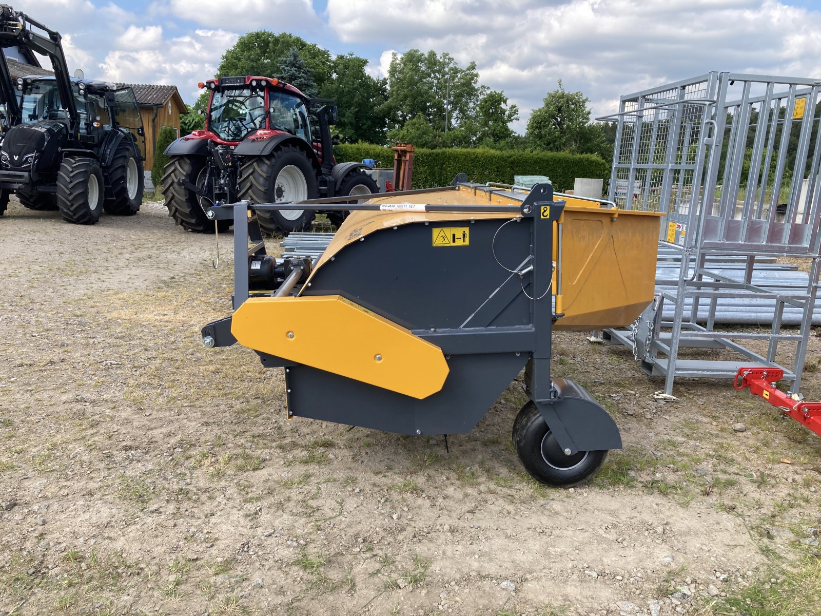 Schwadlüfter van het type Elho TR 300, Neumaschine in Bodenwöhr/ Taxöldern (Foto 2)